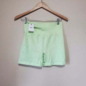 TNA / L / NWT Women's TNAction TNABody Atmosphere Hi-Rise 5" Shorts Neon Green